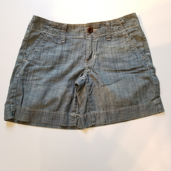 Gap Chambray 100% Cotton Mid Rise Shorts, size 0 - Picture 1 of 6
